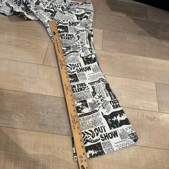 GARAGE DENIM WOMENS BLACK AND WHITE NEWSPAPER PRINT FLARE LEG JEANS 07/28 - Picture 5 of 10